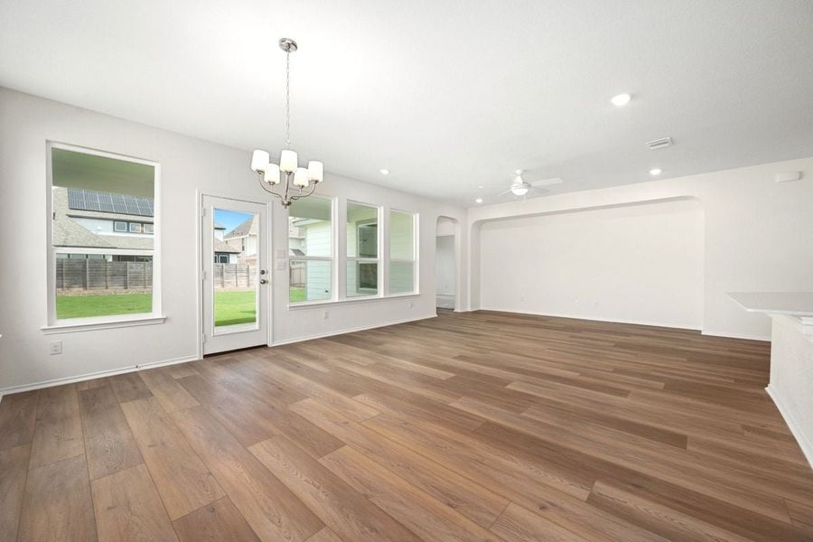 Spacious, unfurnished interior of a new home in River Bluff, Leander (Image 5).
