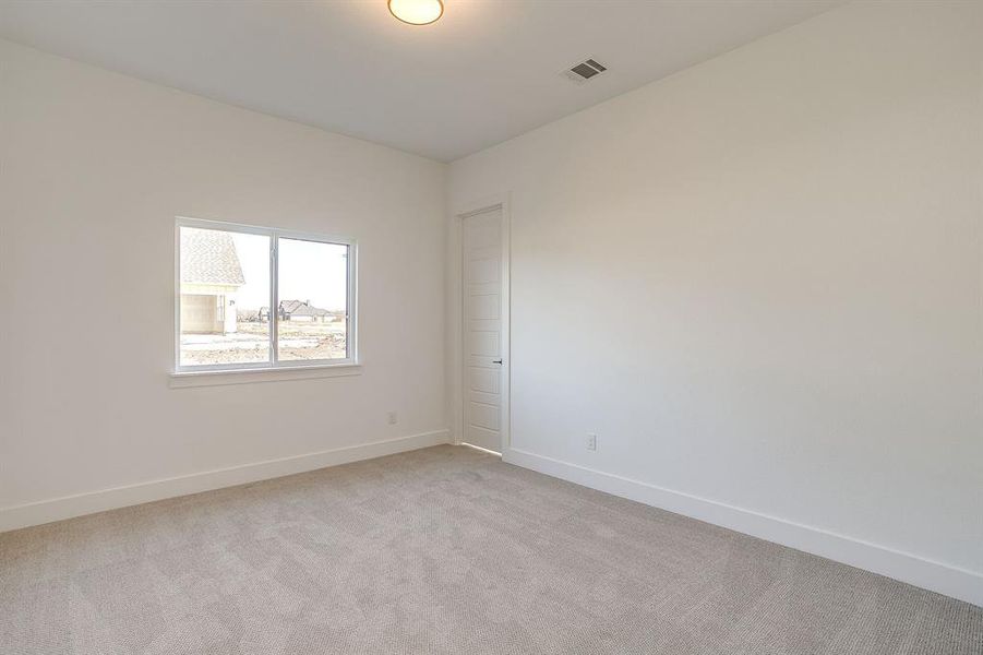 Spacious, unfurnished interior of a new home in Waterfall Ranch, Waxahachie (Image 33).