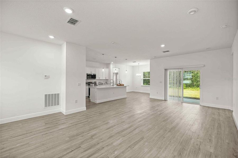 Spacious, unfurnished interior of a new home in , Ocala (Image 25).