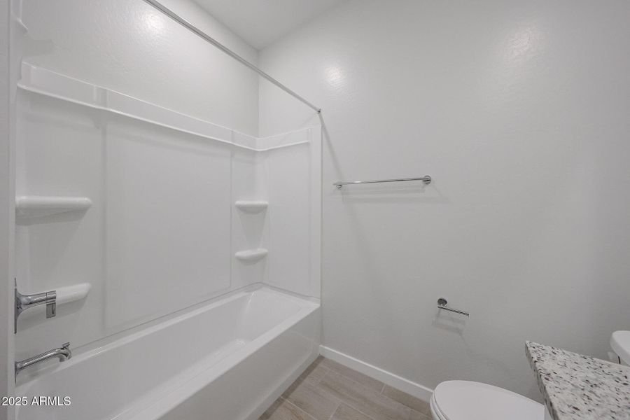 20_RED-74-Century-Communities_bathtub-gu