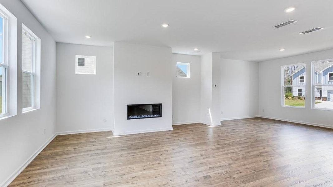 Spacious, unfurnished interior of a new home in Heritage River, Euharlee (Image 14).