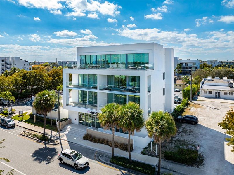 Condo located in Delray Beach, FL showcasing its design and architecture (Image 27). Condo located in Delray Beach, FL showcasing its design and architecture (Image 27).