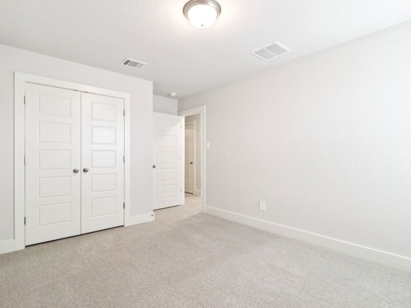 Spacious, unfurnished interior of a new home in Lark Canyon, New Braunfels (Image 27).