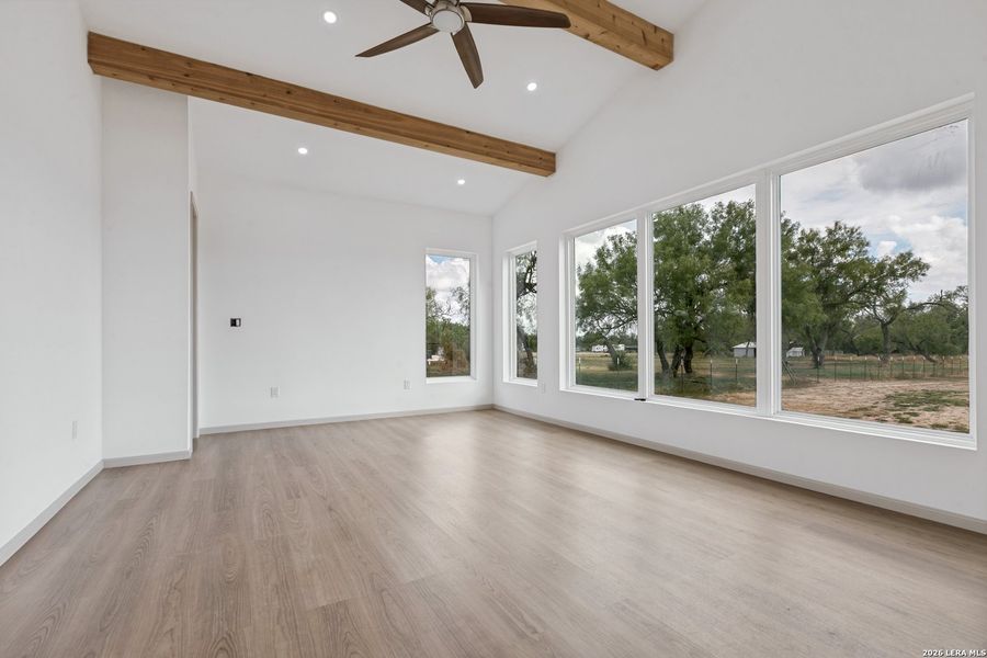 Spacious, unfurnished interior of a new home in , Von Ormy (Image 18).