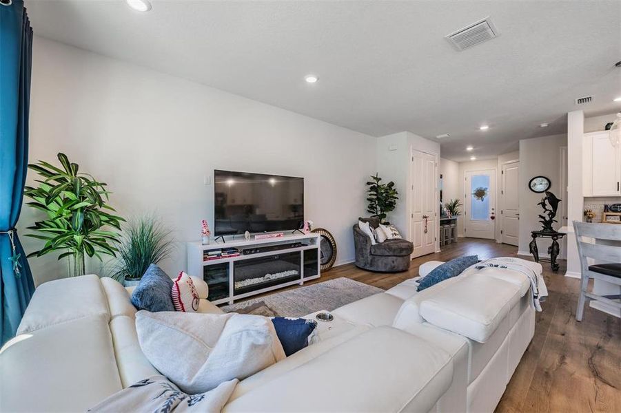 Furnished interior view inside a new home in , Land O' Lakes (Image 7).
