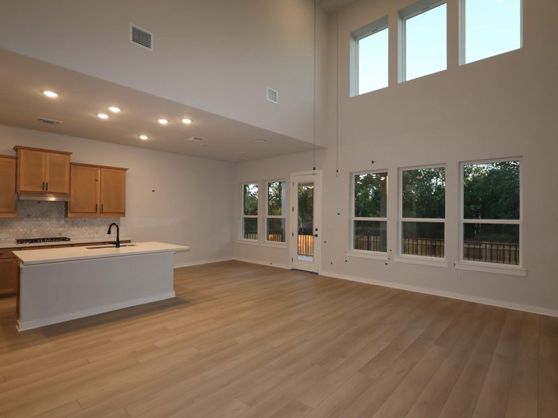 Spacious, unfurnished interior of a new home in Edgewood, Leander (Image 18).