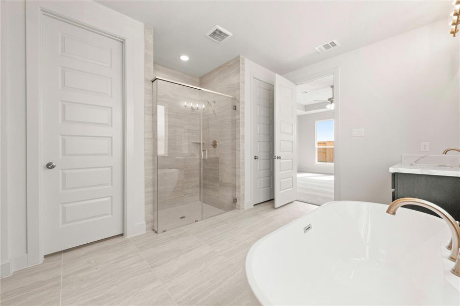 Furnished interior view inside a new home in Cross Creek West, Fulshear (Image 6).