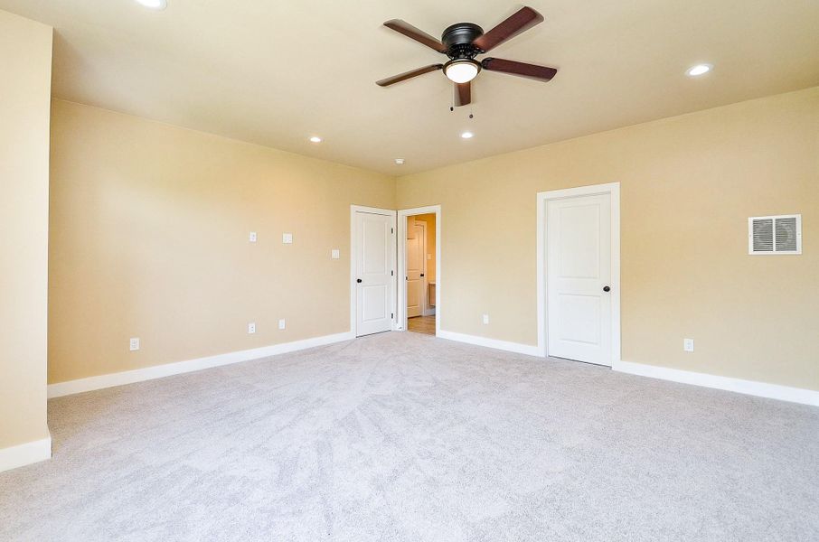 Spacious, unfurnished interior of a new home in , Sugar Land (Image 24).