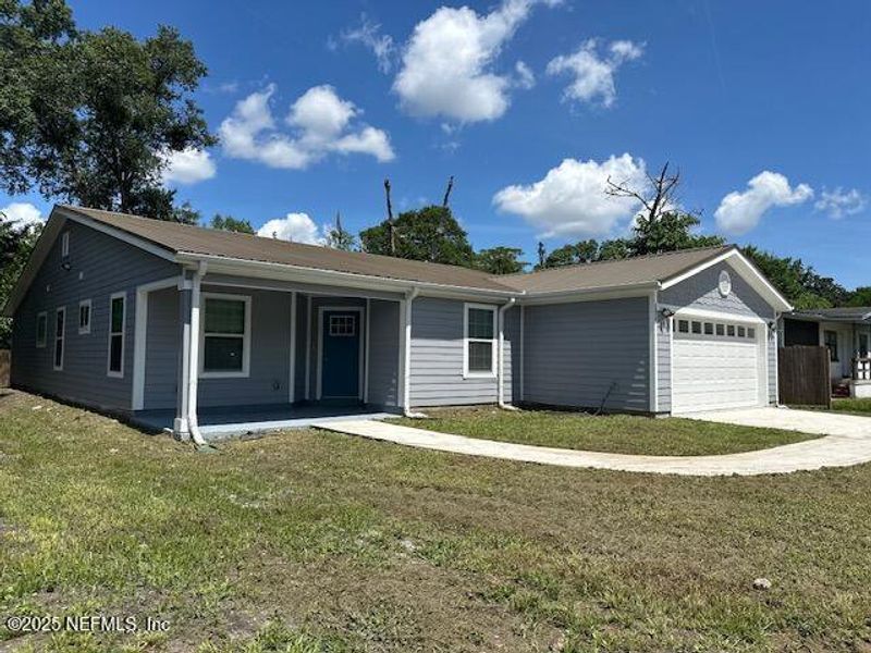 Exterior details and patio area of a home in , Jacksonville (Image 25).