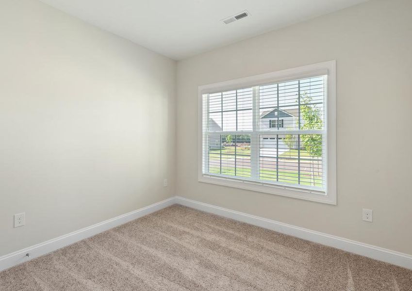 Secondary bedroom with a large window.