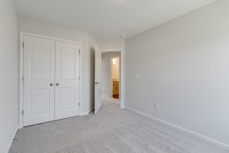 Spacious, unfurnished interior of a new home in Astoria, Columbia (Image 29).