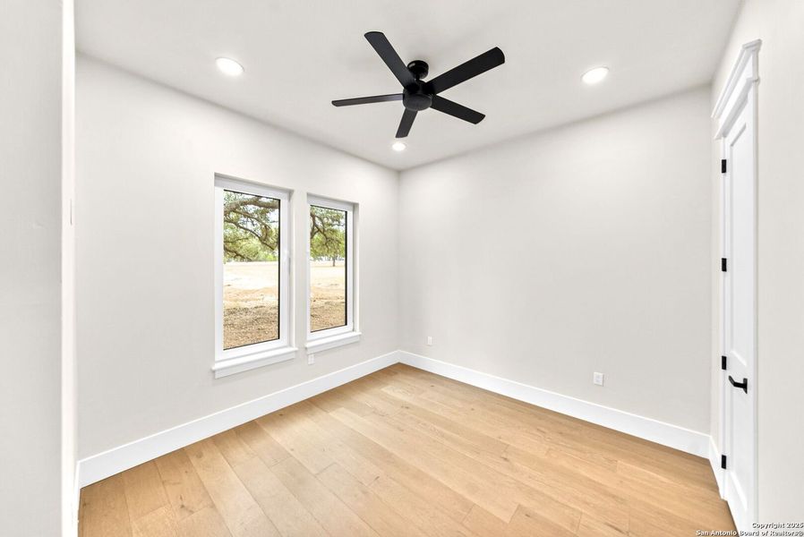 Spacious, unfurnished interior of a new home in , Bandera (Image 24).