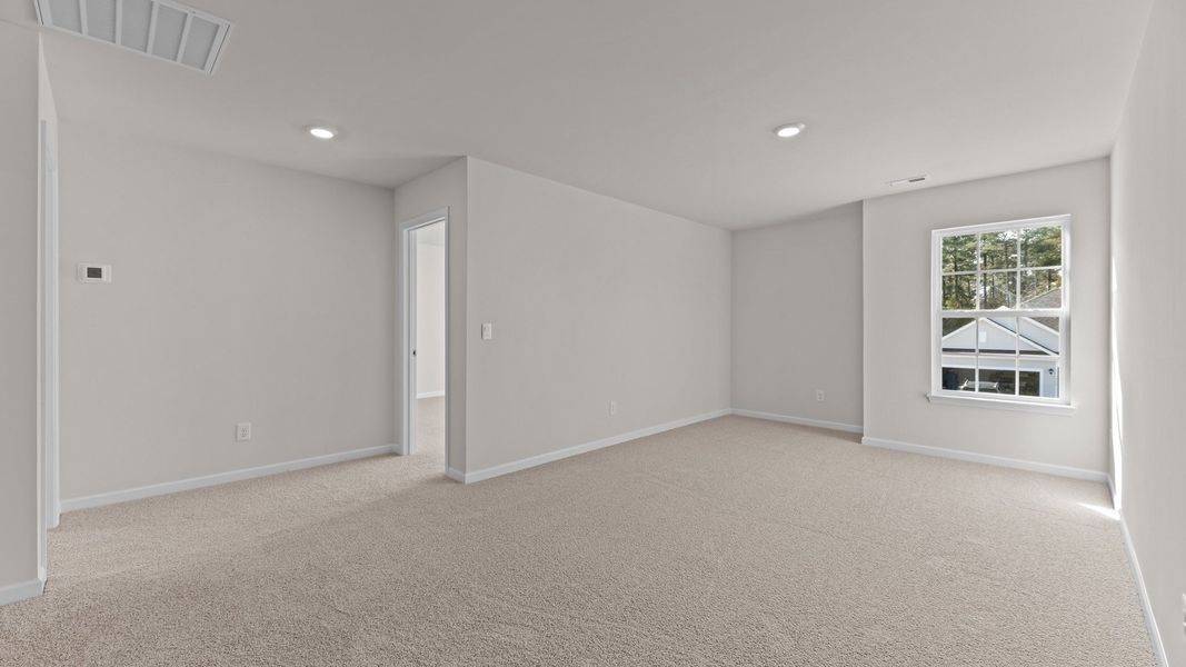Spacious, unfurnished interior of a new home in West New Bern, New Bern (Image 19).