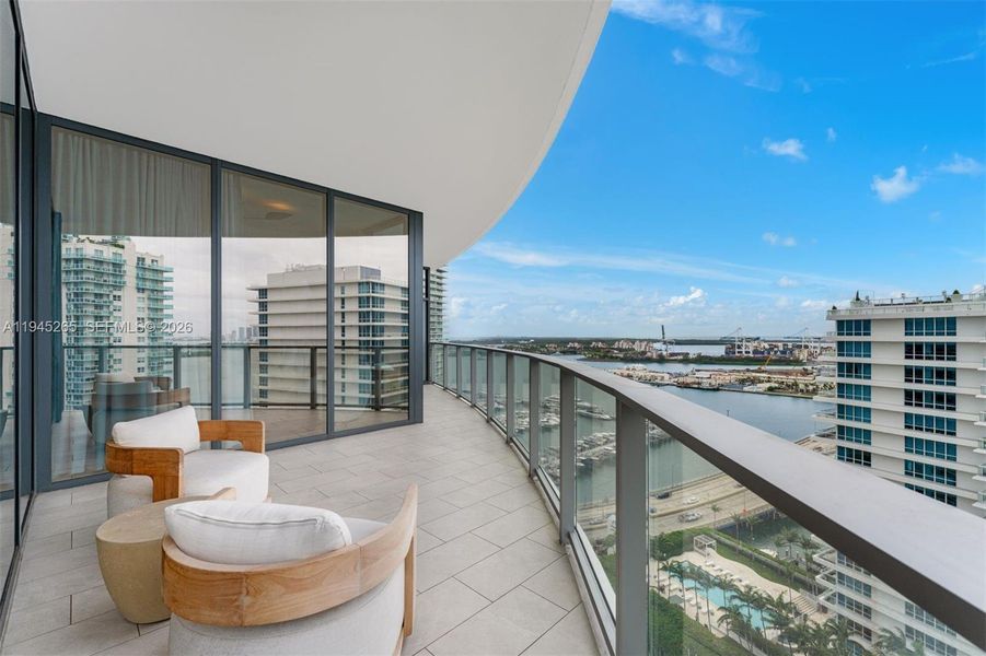 Condo located in Miami Beach, FL showcasing its design and architecture (Image 24).