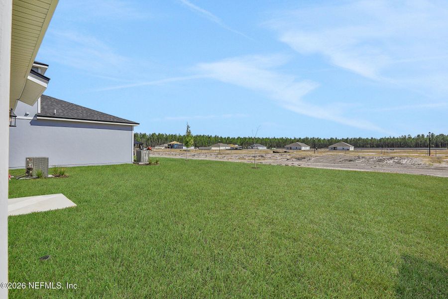 Exterior details and patio area of a home in Bellbrooke, Jacksonville (Image 4).