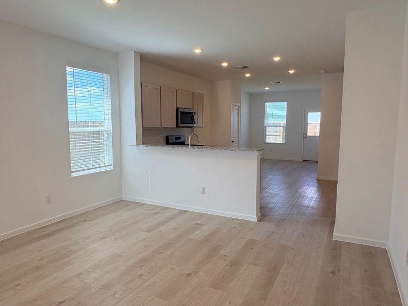 Spacious, unfurnished interior of a new home in Stokesbury, Waller (Image 25).