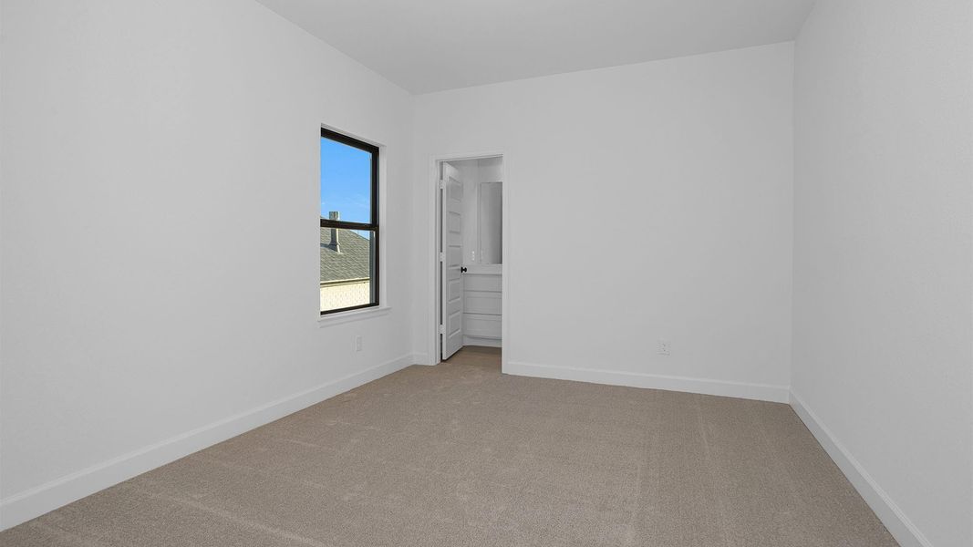 Spacious, unfurnished interior of a new home in Valencia, Manvel (Image 16).