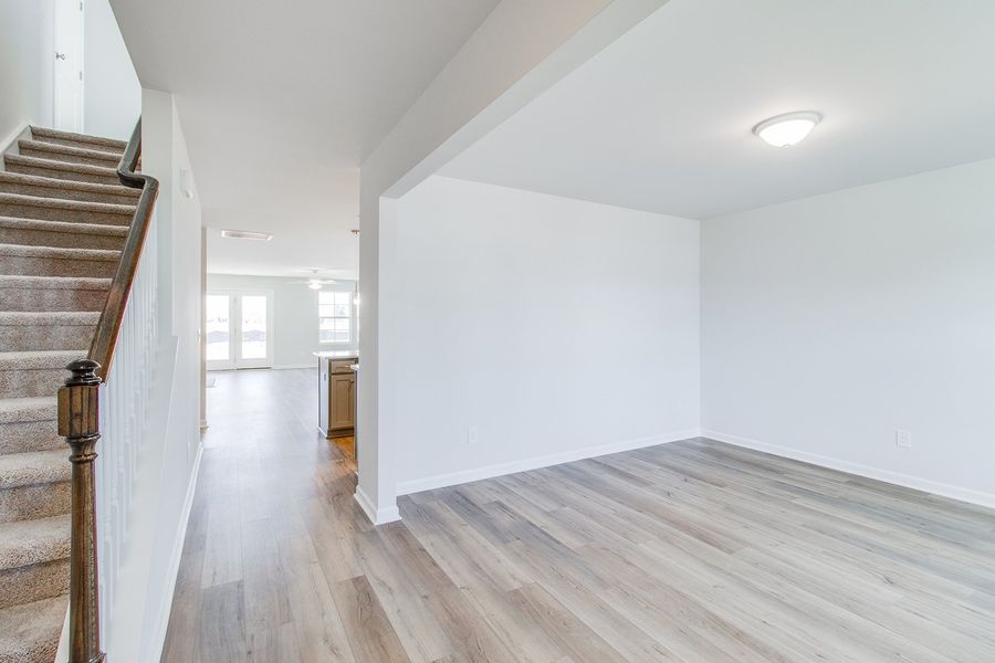 Spacious, unfurnished interior of a new home in Winston Point, Gilbert (Image 15).