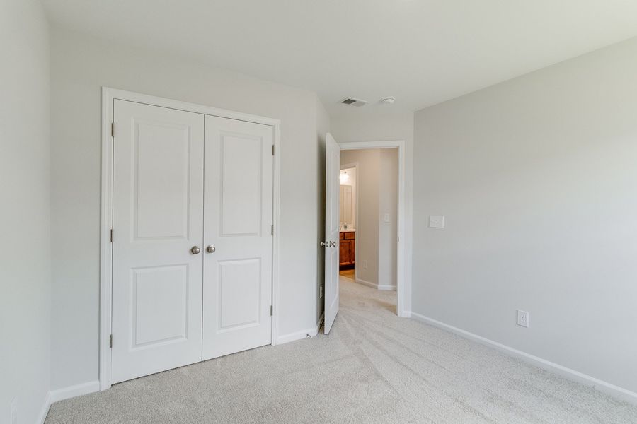 Spacious, unfurnished interior of a new home in Ellington, Elgin (Image 29).