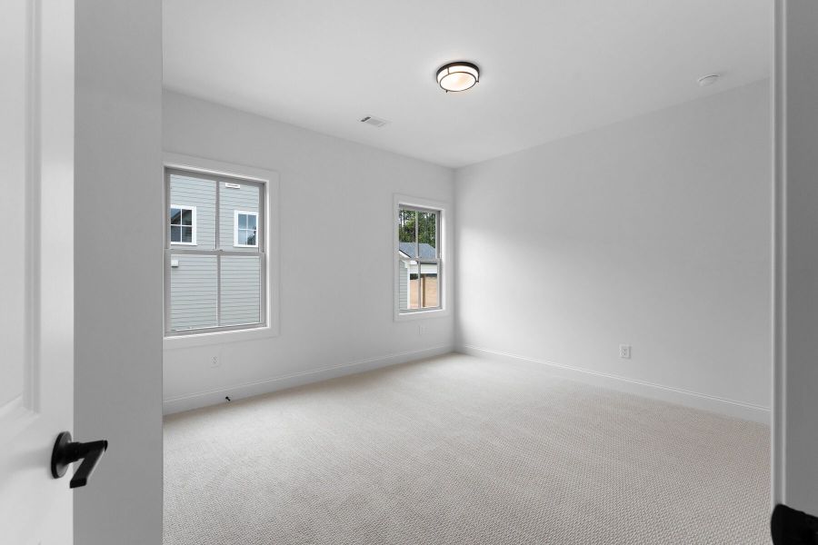 Spacious, unfurnished interior of a new home in Lake Arrowhead, Waleska (Image 34).
