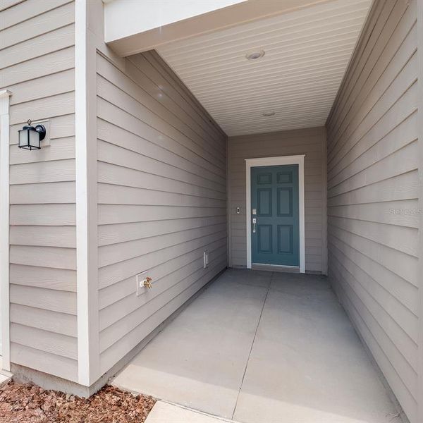 Exterior details and patio area of a home in , Ocala (Image 3).