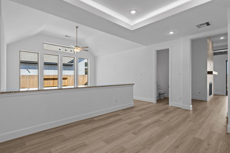 Spacious, unfurnished interior of a new home in Valencia 70', Manvel (Image 22).