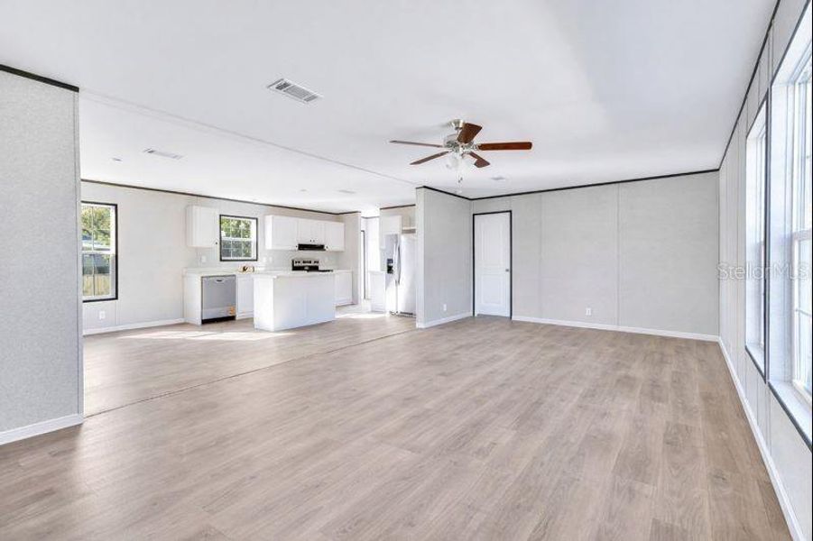 Spacious, unfurnished interior of a new home in , St. Cloud (Image 6).