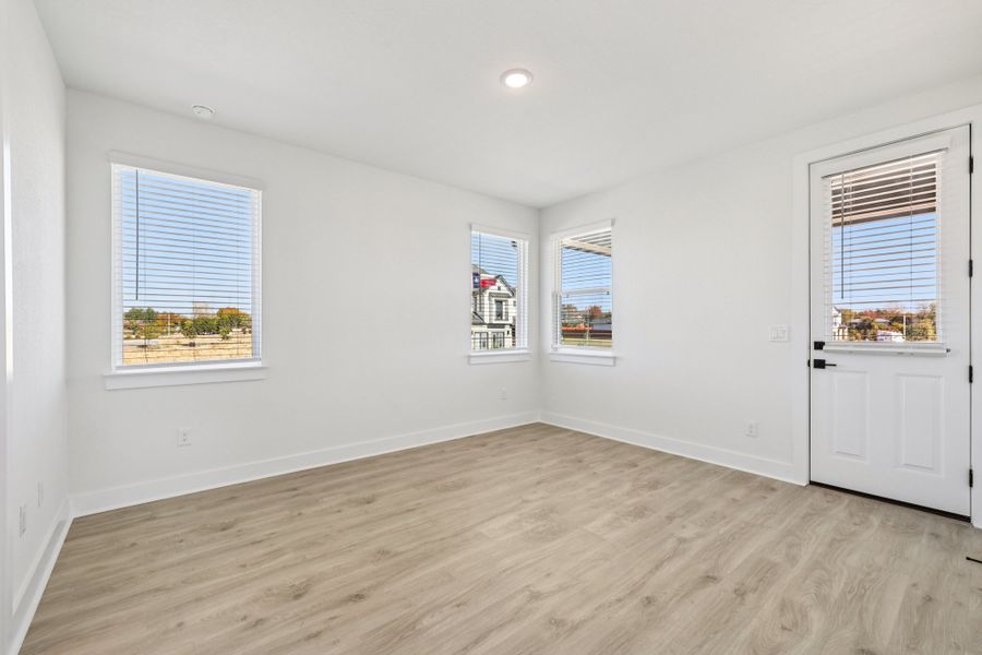 Spacious, unfurnished interior of a new home in Foxfield, Austin (Image 43).