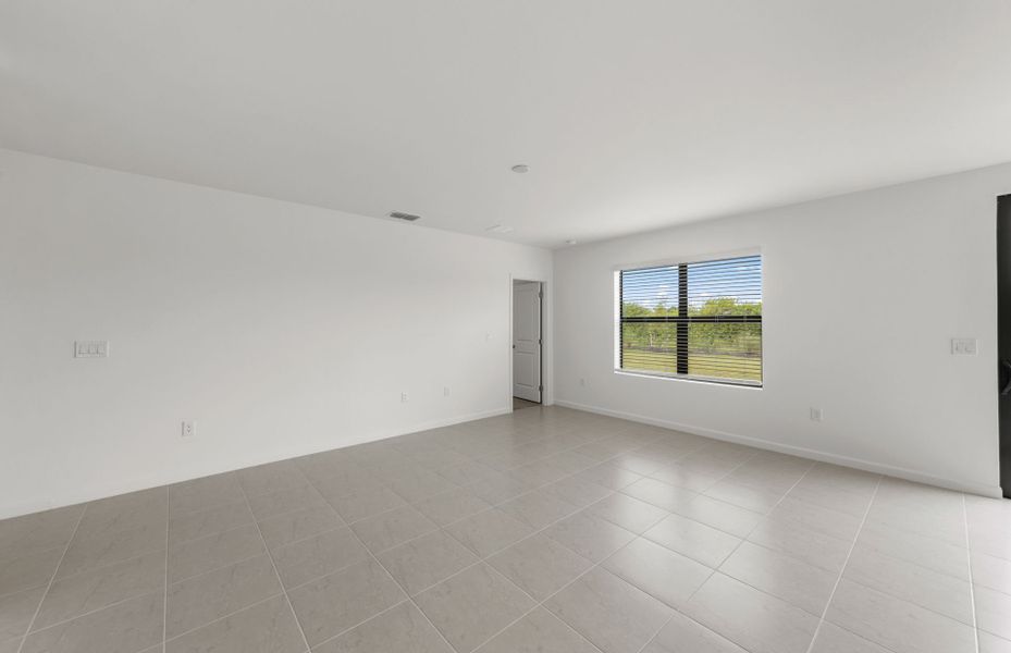 Spacious, unfurnished interior of a new home in Caloosa Cove, Labelle (Image 15).