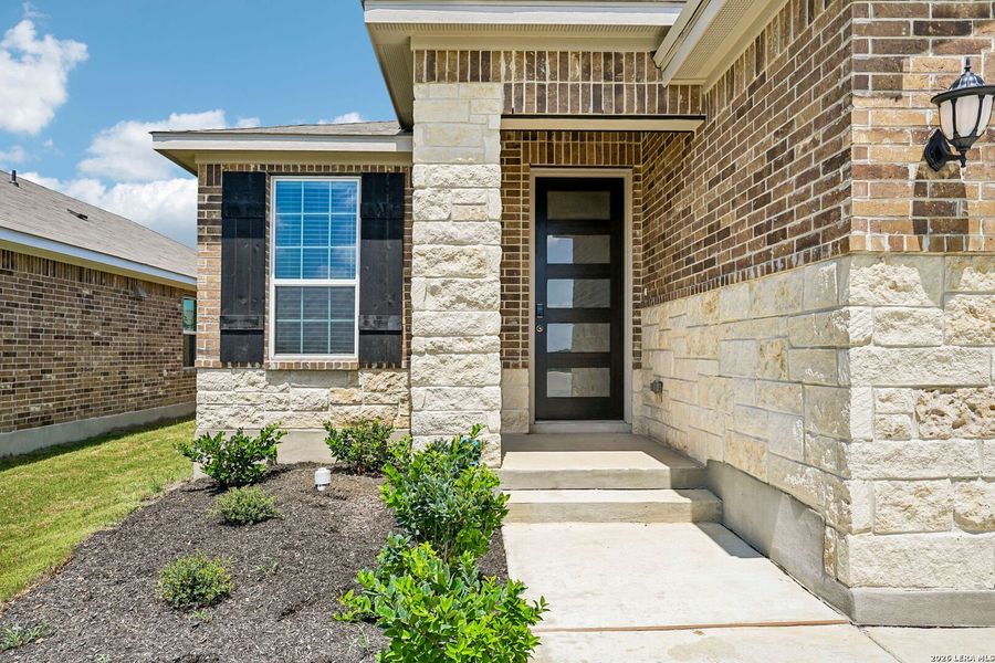Exterior details and patio area of a home in Sagebrooke - Premier Series, San Antonio (Image 25).