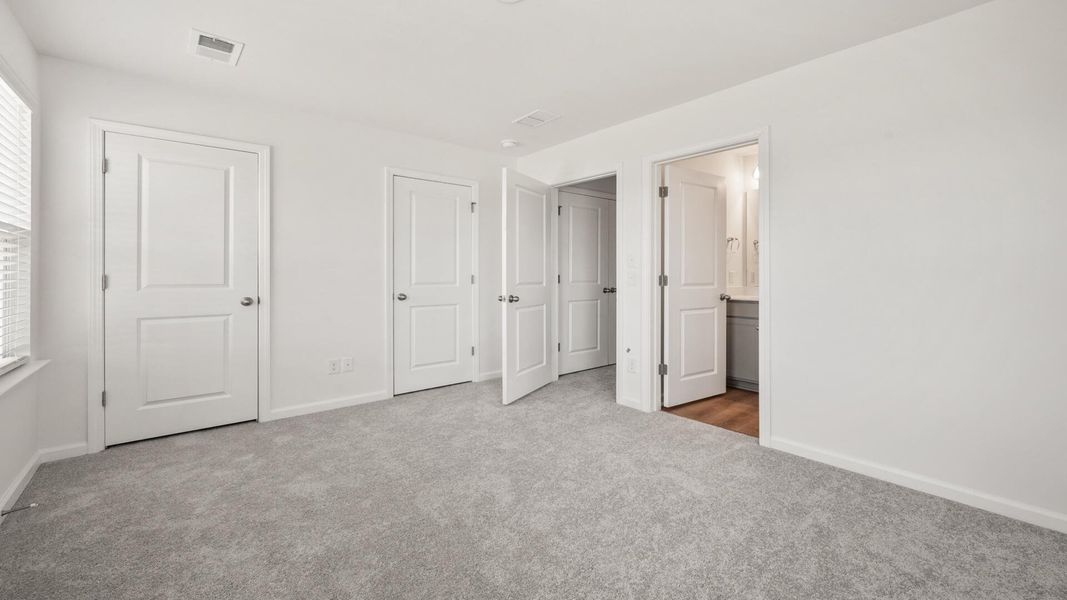 Spacious, unfurnished interior of a new home in , North Charleston (Image 15).
