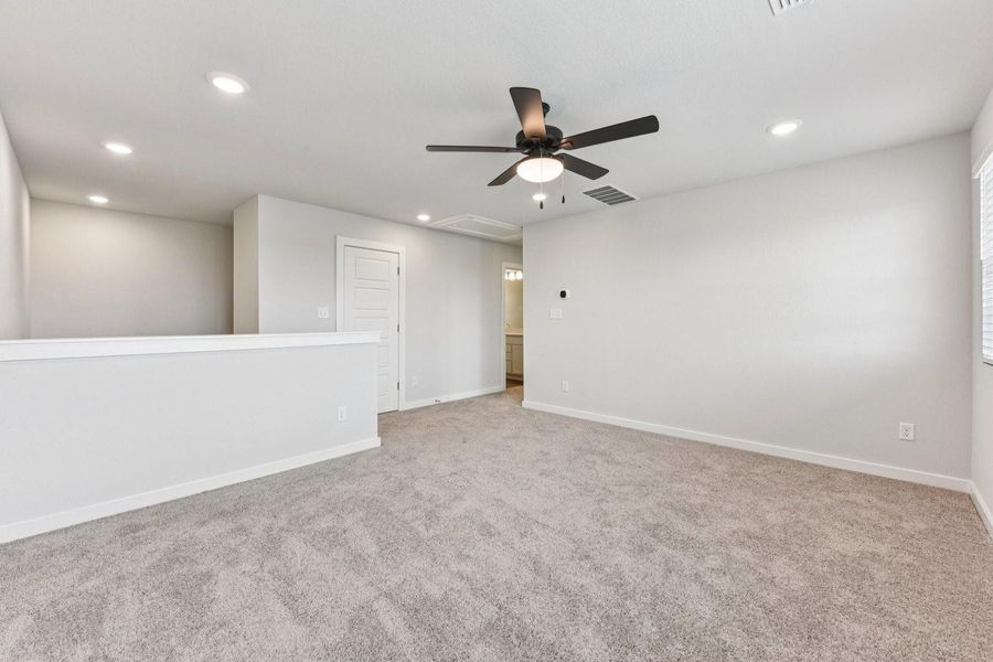 Spacious, unfurnished interior of a new home in Stallion Run, Buda (Image 29).