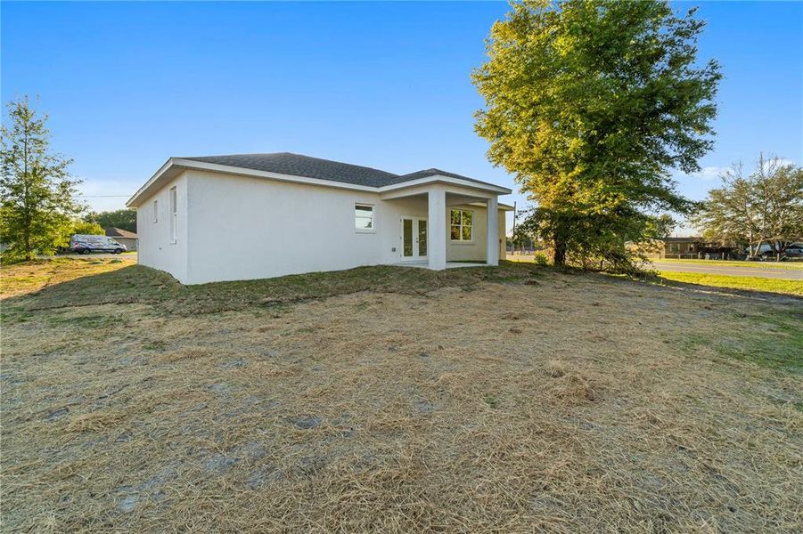 Exterior details and patio area of a home in , Ocala (Image 3).
