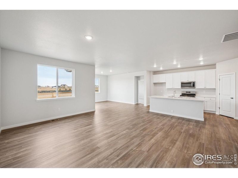 Spacious, unfurnished interior of a new home in Prairie Song, Windsor (Image 21).