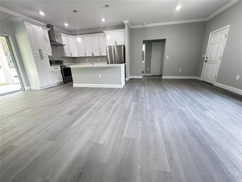 Spacious, unfurnished interior of a new home in , Deland (Image 11).