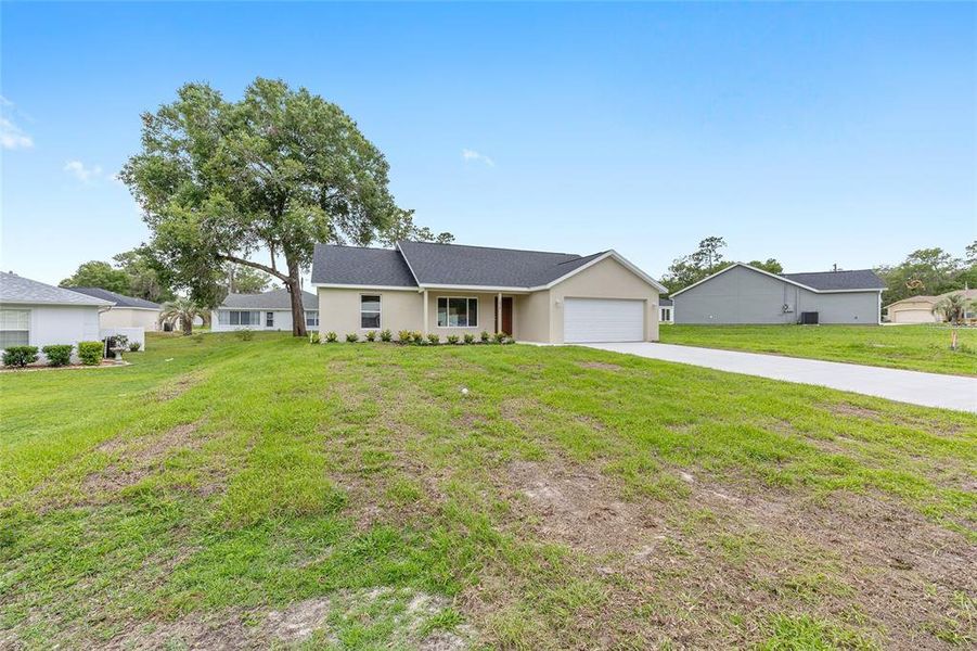 Exterior details and patio area of a home in , Ocklawaha (Image 22).