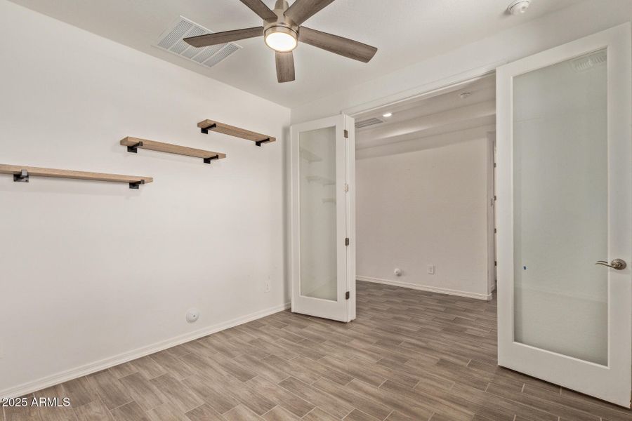 Den/Office Den/Office