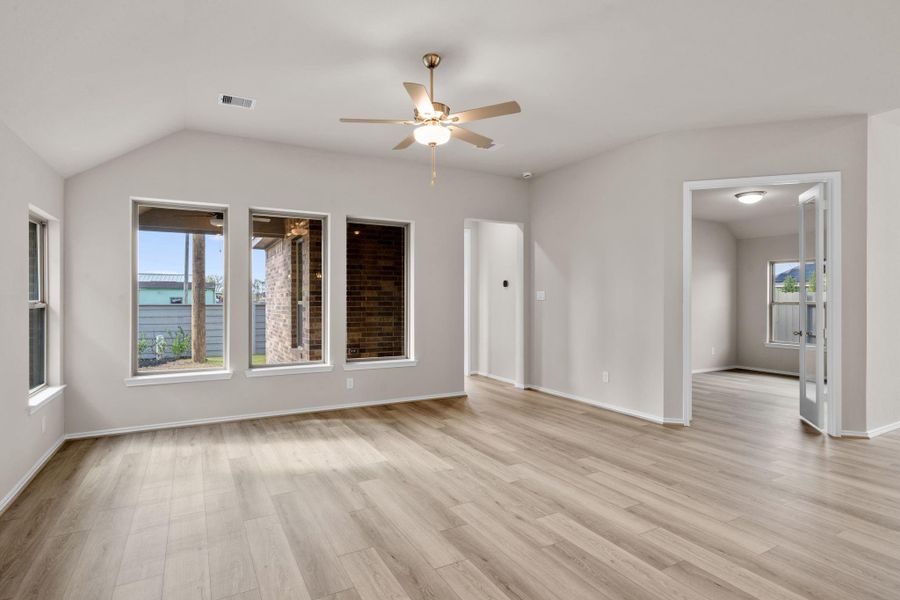 Spacious, unfurnished interior of a new home in Pomona 50' & 55', Manvel (Image 28).