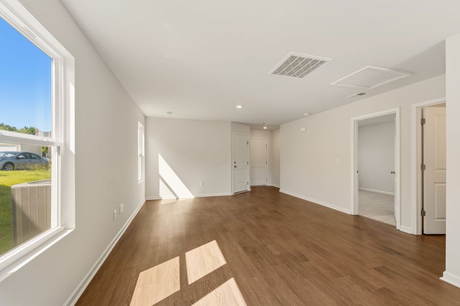 Spacious, unfurnished interior of a new home in Evergreen, Spartanburg (Image 11).