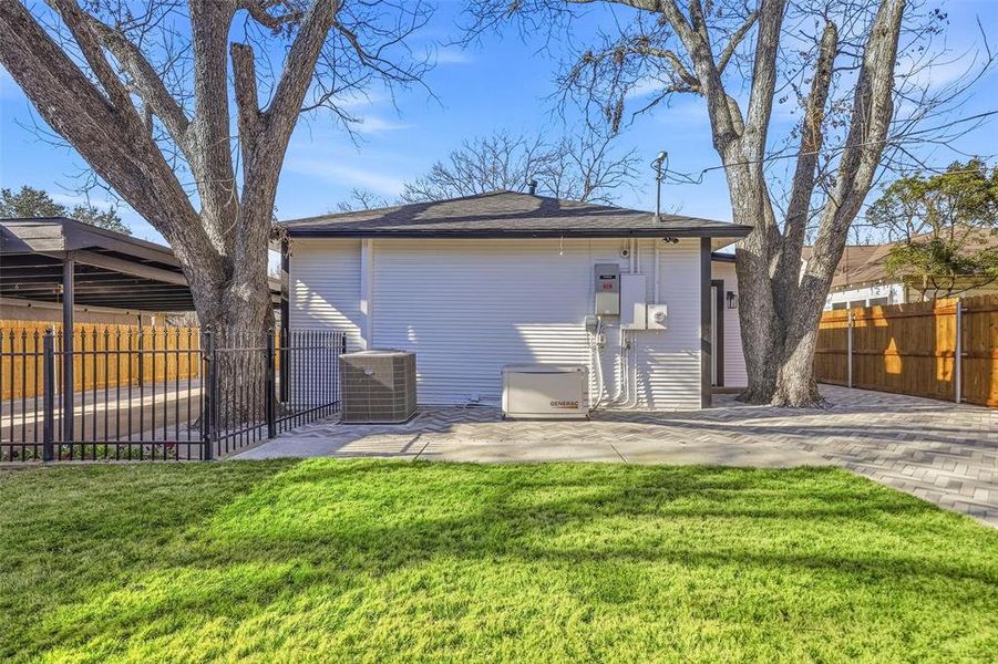 Exterior details and patio area of a home in , Cleburne (Image 3).