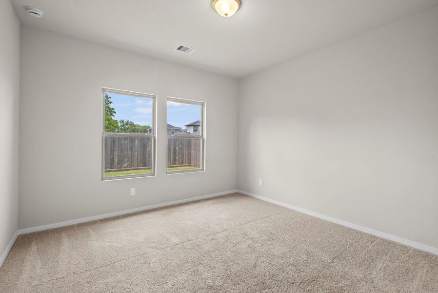 Spacious, unfurnished interior of a new home in Laurel Landing, Alvin (Image 16).
