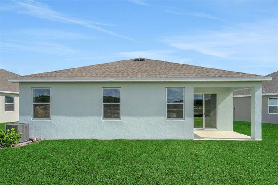 Exterior details and patio area of a home in Reserve at Hammock Oaks, Lady Lake (Image 17).