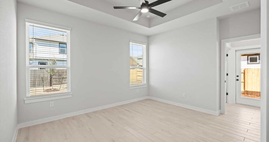 Spacious, unfurnished interior of a new home in Trace, San Marcos (Image 16).