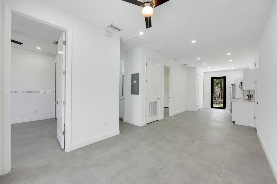 Spacious, unfurnished interior of a new home in , Naples (Image 17).