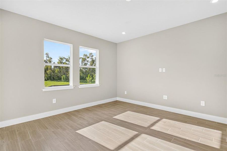 Spacious, unfurnished interior of a new home in Wellen Park, Venice (Image 16).