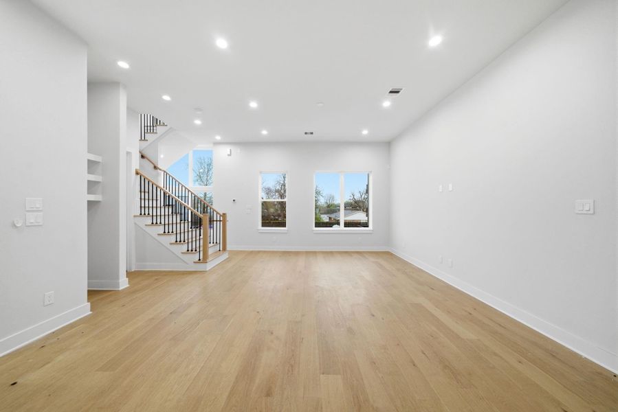 Spacious, unfurnished interior of a new home in , Houston (Image 34).