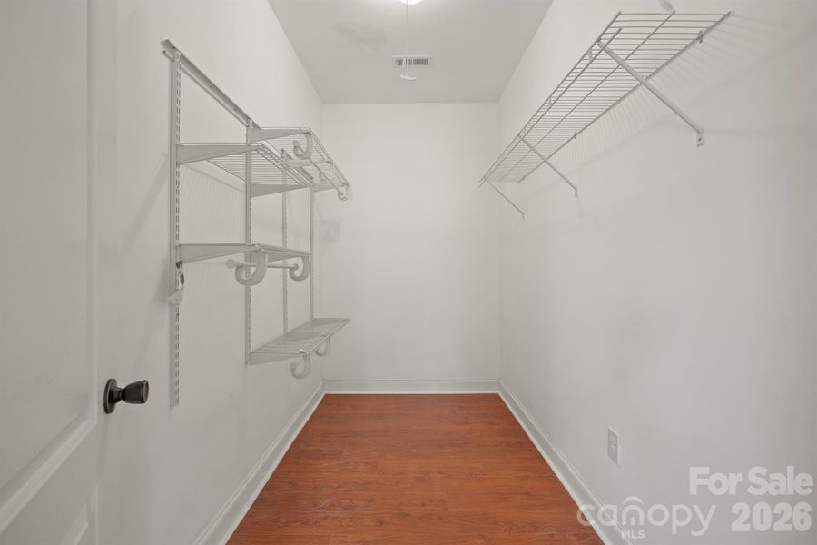 Spacious, unfurnished interior of a new home in , Kings Mountain (Image 27).