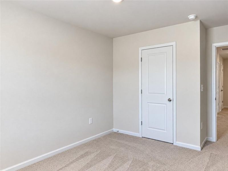 Spacious, unfurnished interior of a new home in Lake Carlton, Loganville (Image 8).