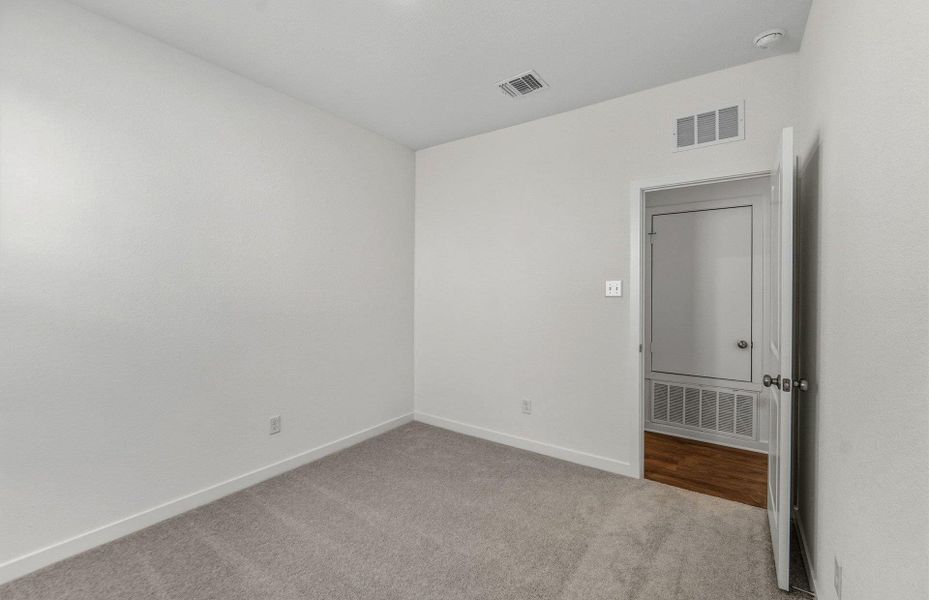 Spacious, unfurnished interior of a new home in Sonterra, Jarrell (Image 17).