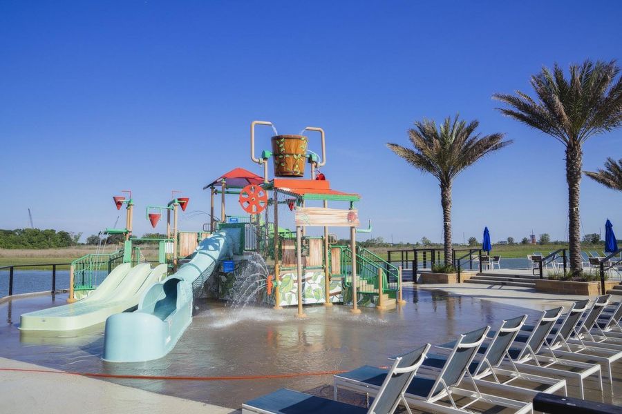 Community amenities in Meridiana 70', Manvel (Image 8).